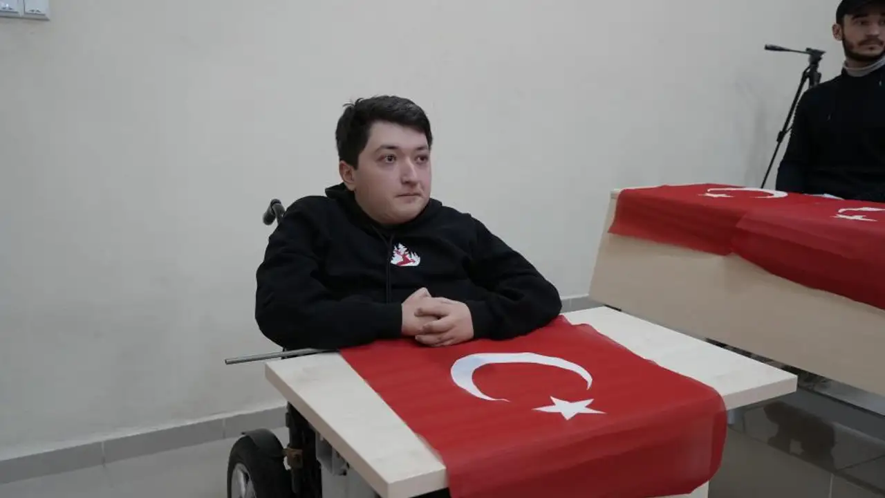 Gümüşhane Üniversitesi’nde ilk dersler bayrak temasıyla başladı