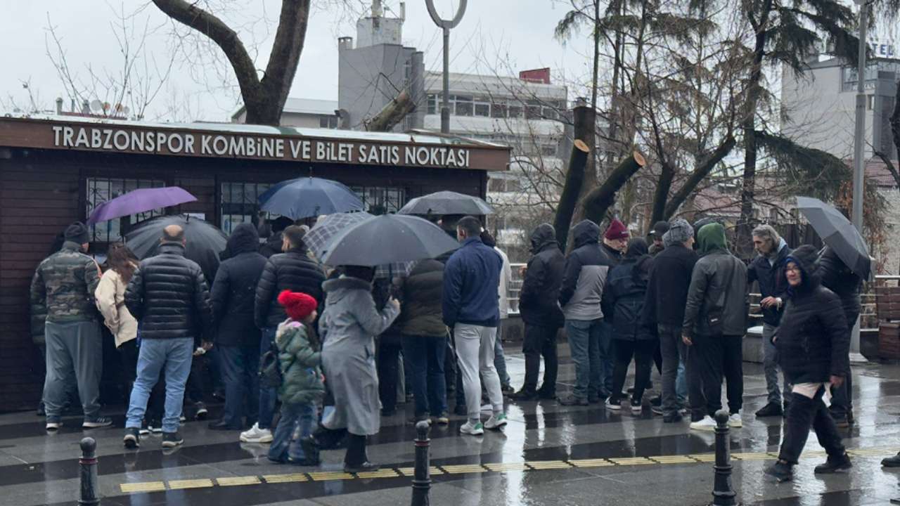 Trabzonspor taraftarı biletlere akın etti!