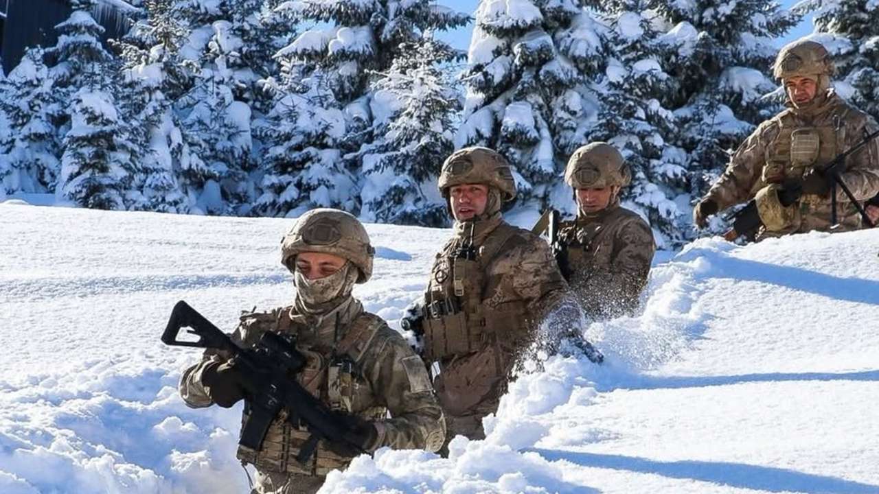 Ordu’da komandolardan kış tatbikatı