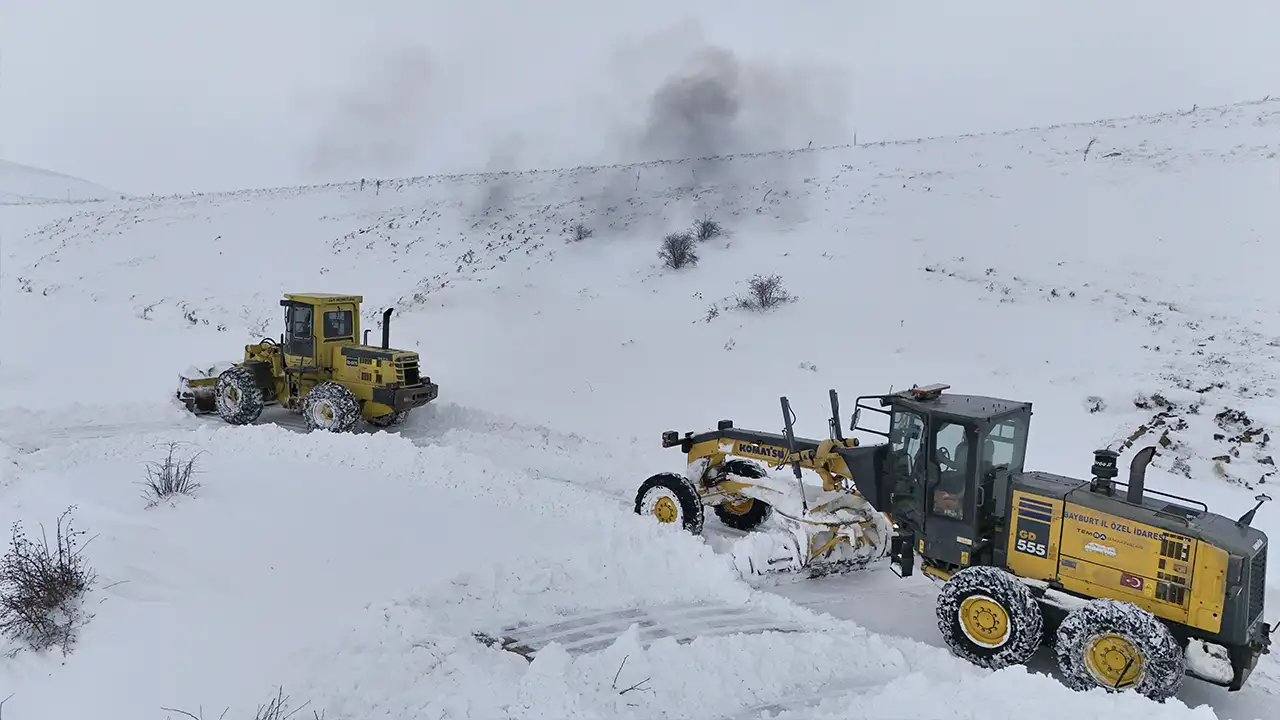 Bayburt ve Gümüşhane’de kar etkili: Köy yolları kapandı