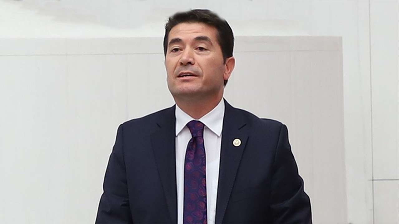 AK Parti’den Ortahisar Belediye Başkanı Ahmet Kaya’ya sert tepki: “Masada varım deyip dışarıda mağduriyet çizmek kabul edilemez”