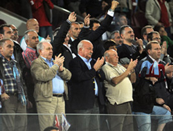 Sadri Şener'den tam isabet