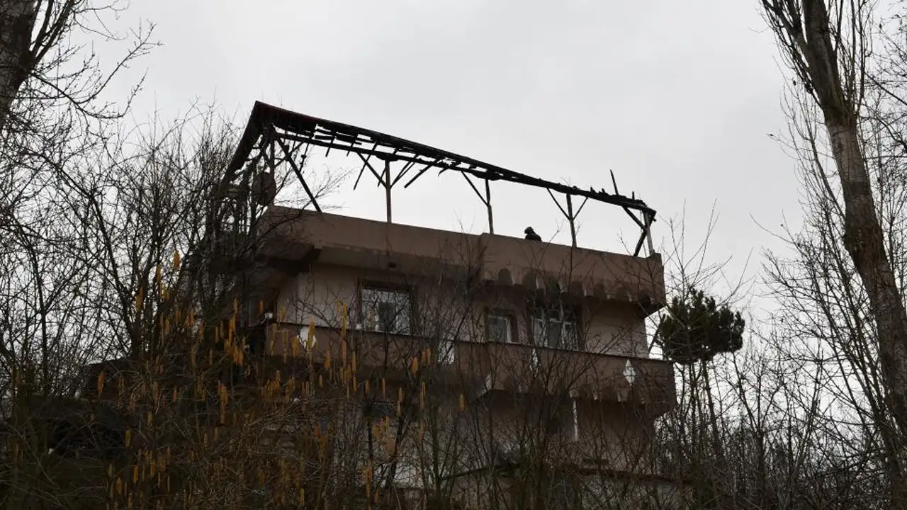 Samsun’da 2 katlı evde korkutan yangın: Maddi hasar oluştu