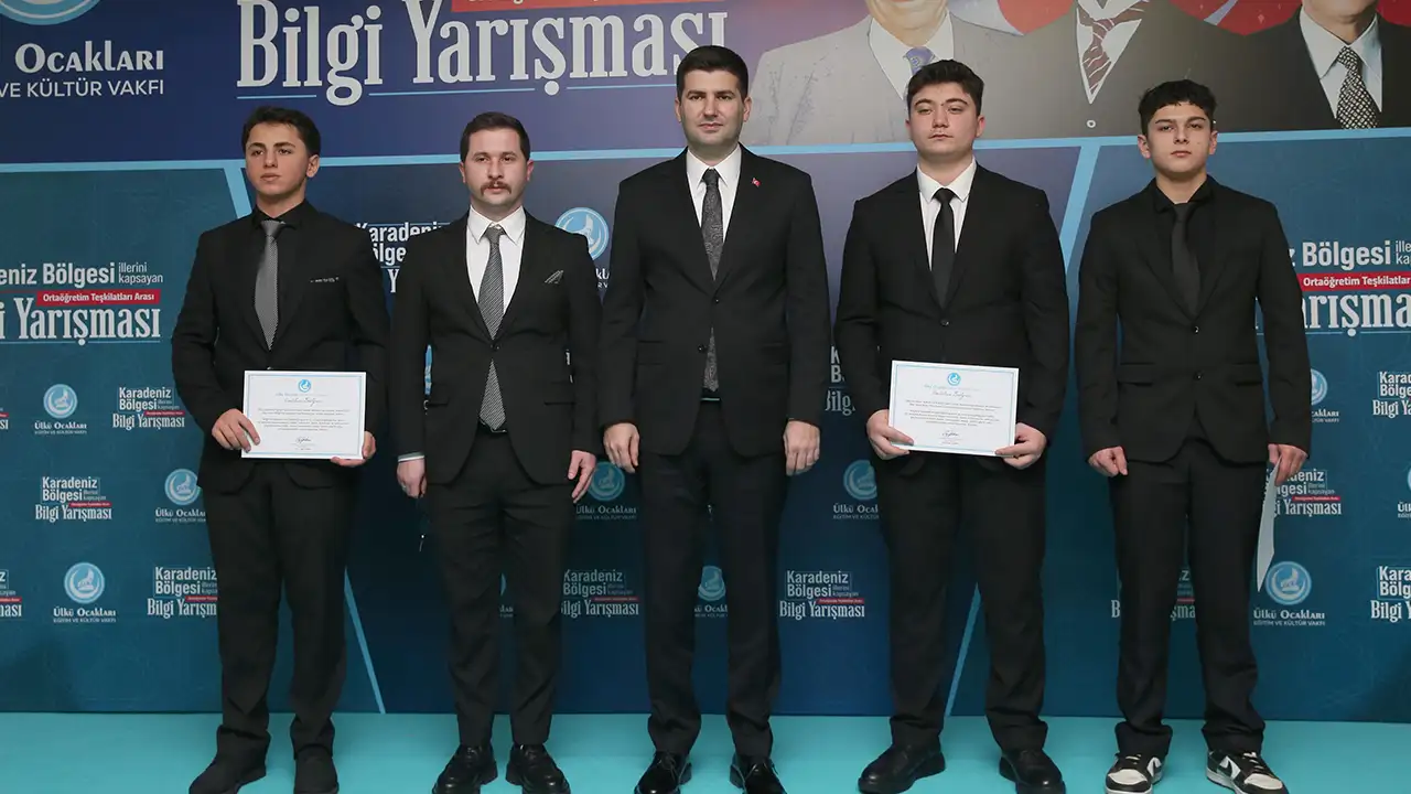 Rize’de Ülkü Ocakları Ortaöğretim Bilgi Yarışması düzenledi