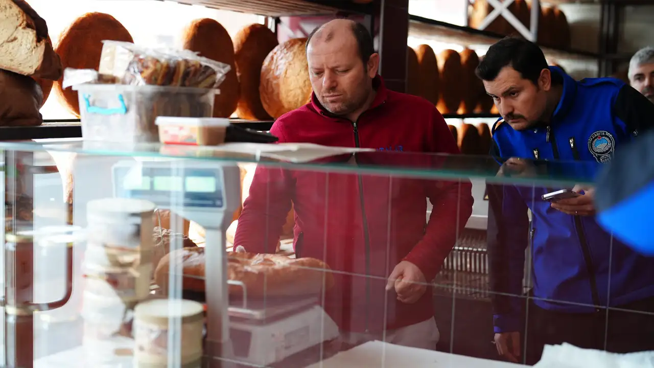 Akçaabat’ta Ramazan öncesi fırın denetimi: Pide ve ekmek gramajı tek tek tartıldı