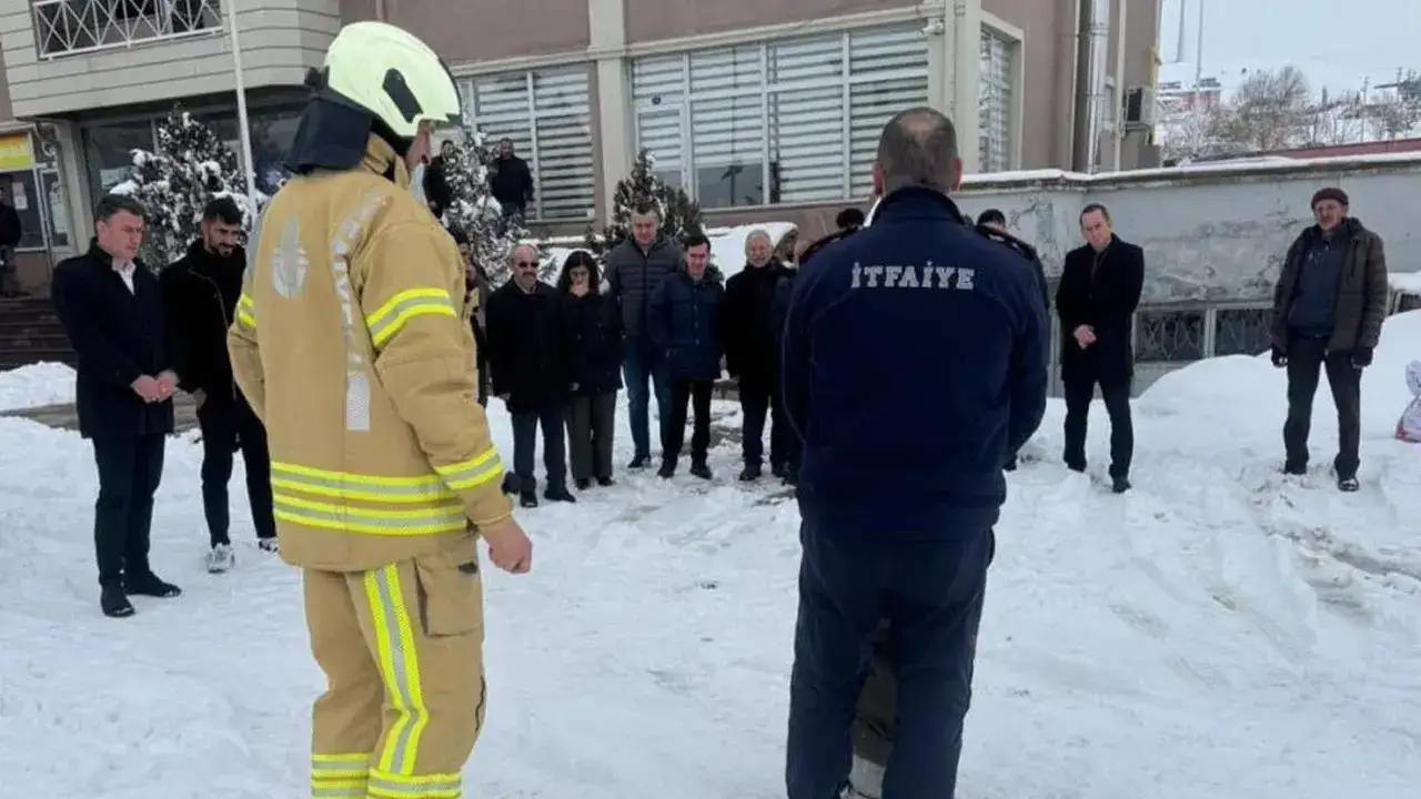 Bayburt’ta Kaymakamlık personeline yangın eğitimi ve tatbikat