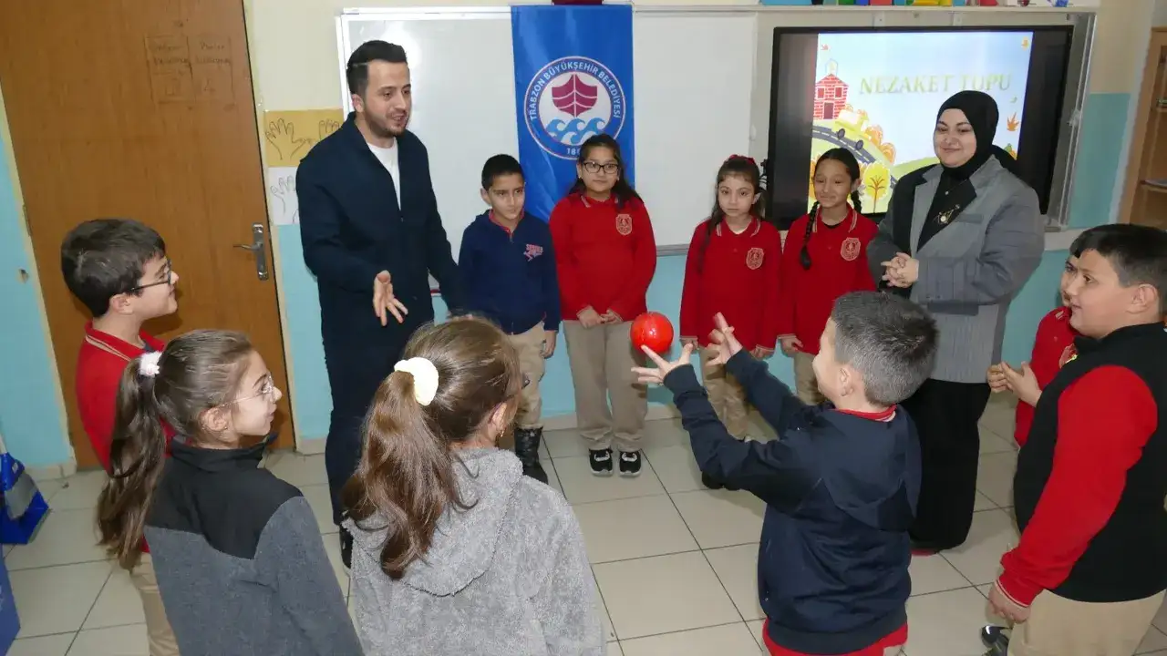 Trabzon Büyükşehir’den okullarda “akran nezaketi” seferberliği