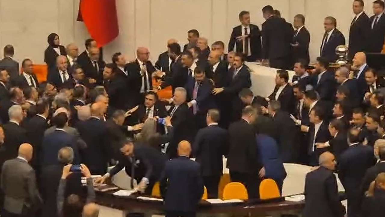 Bakan Akın Gürlek Meclis’te yaşanan olaylı günü ilk kez anlattı