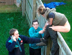 Yarı çıplak hırsız yakalandı