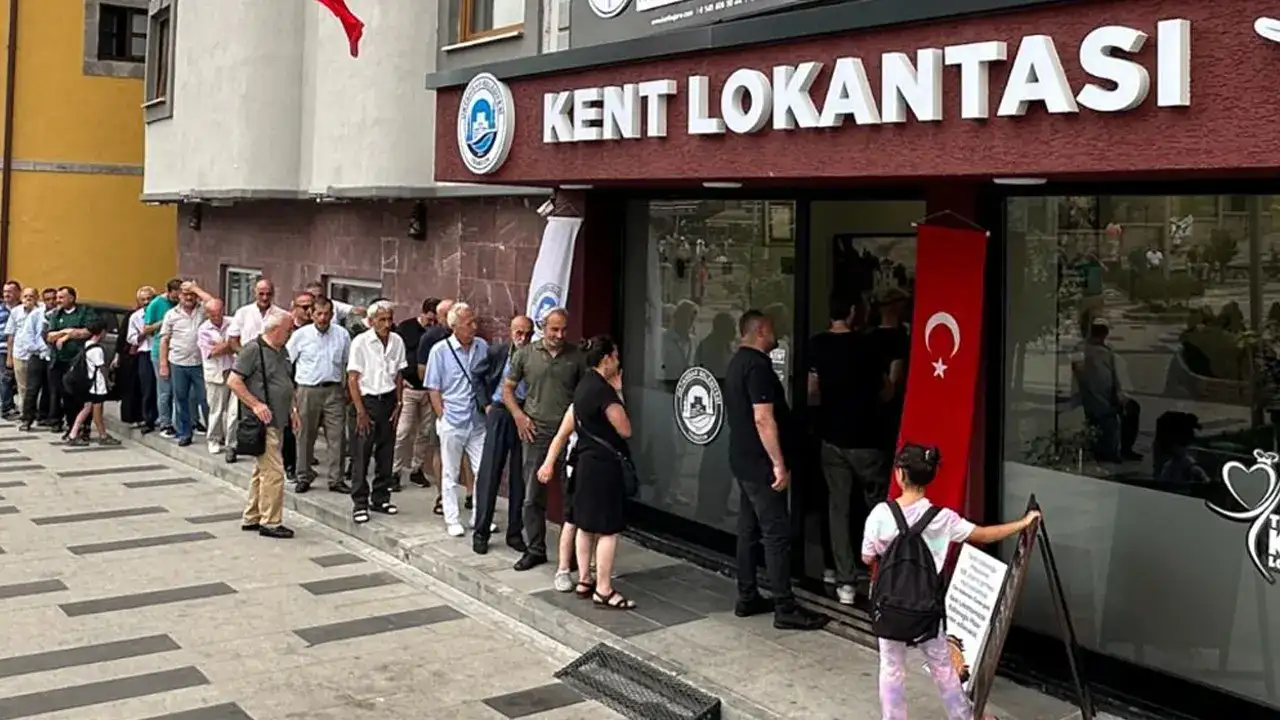 Trabzon’da Kent Lokantası önündeki kuyruk eleştirilerine yanıt: “Bu bize yazmaz"