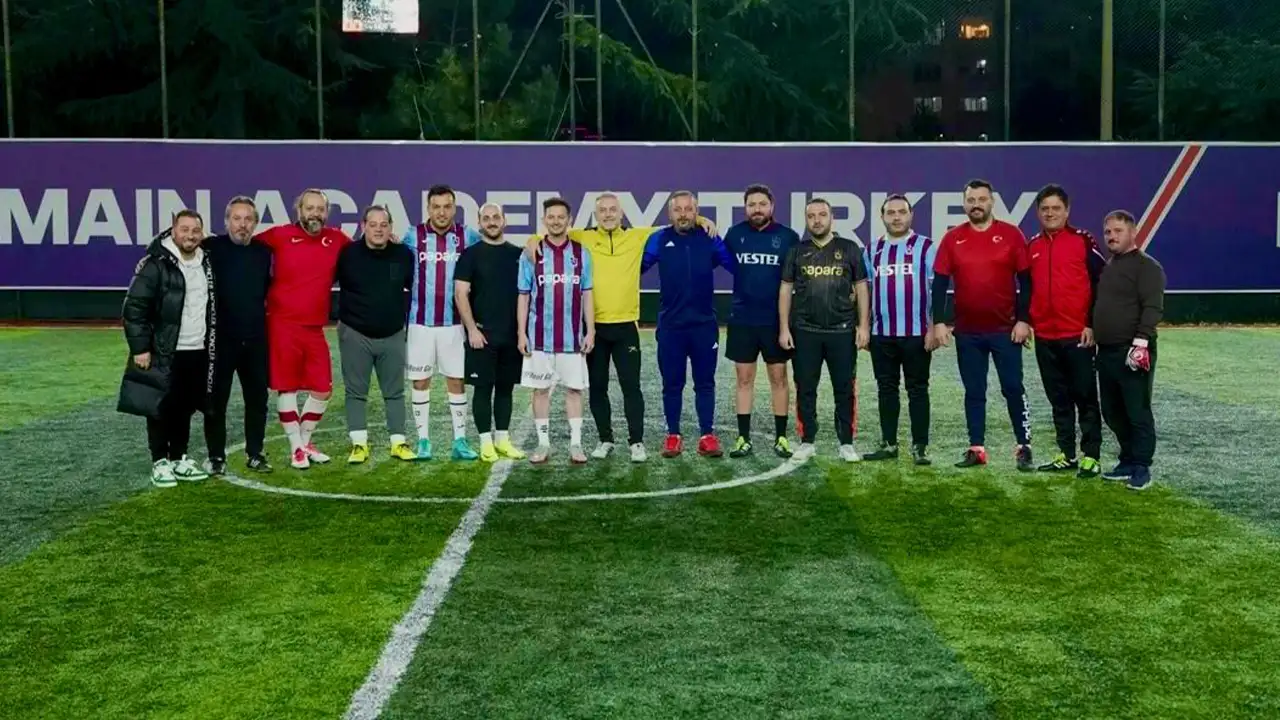 Trabzonspor–Fenerbahçe derbisi öncesi sürpriz maç: Hami Mandıralı ve Burak Yeter halı sahada