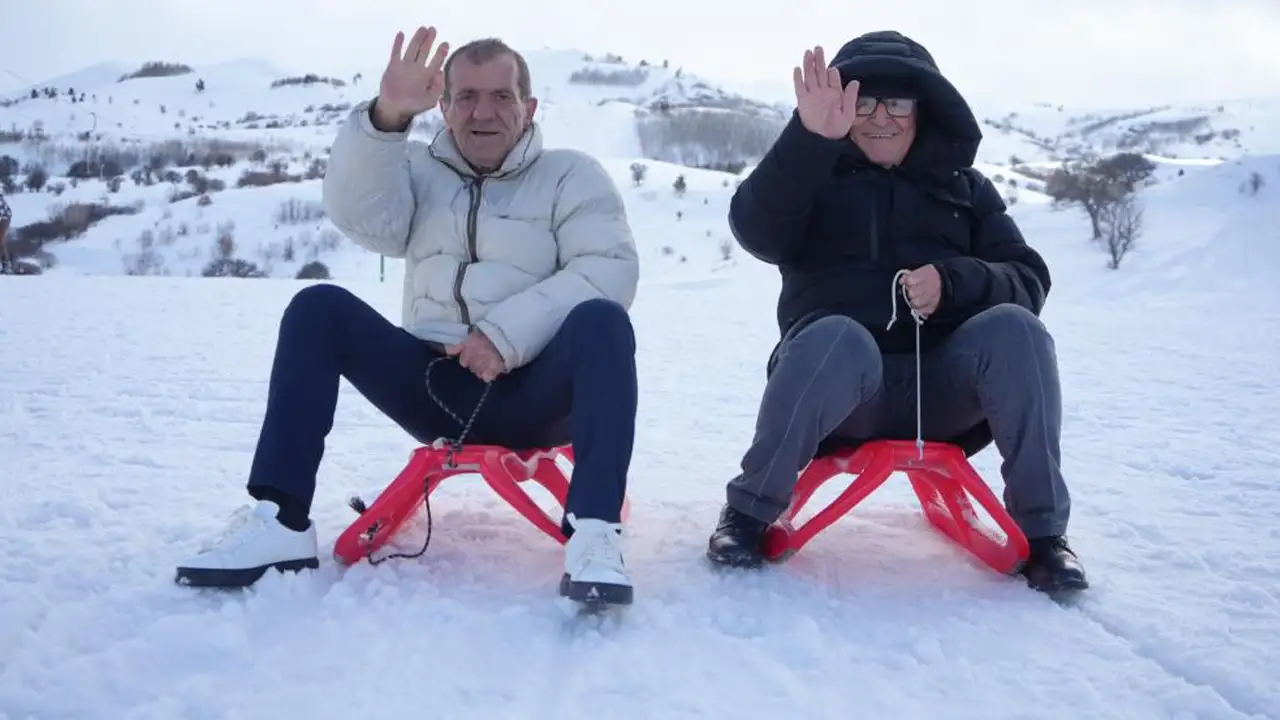 Bayburt’ta huzurevi sakinlerine kayak keyfi: Kop Kayak Merkezi’nde unutulmaz gün