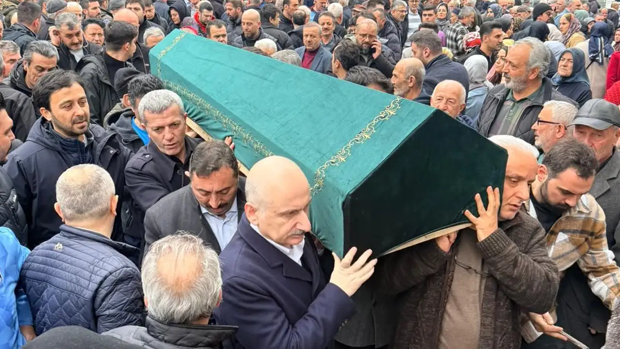 Ayşe Sula Köseoğlu’nun acı günü: Babası son yolculuğuna uğurlandı