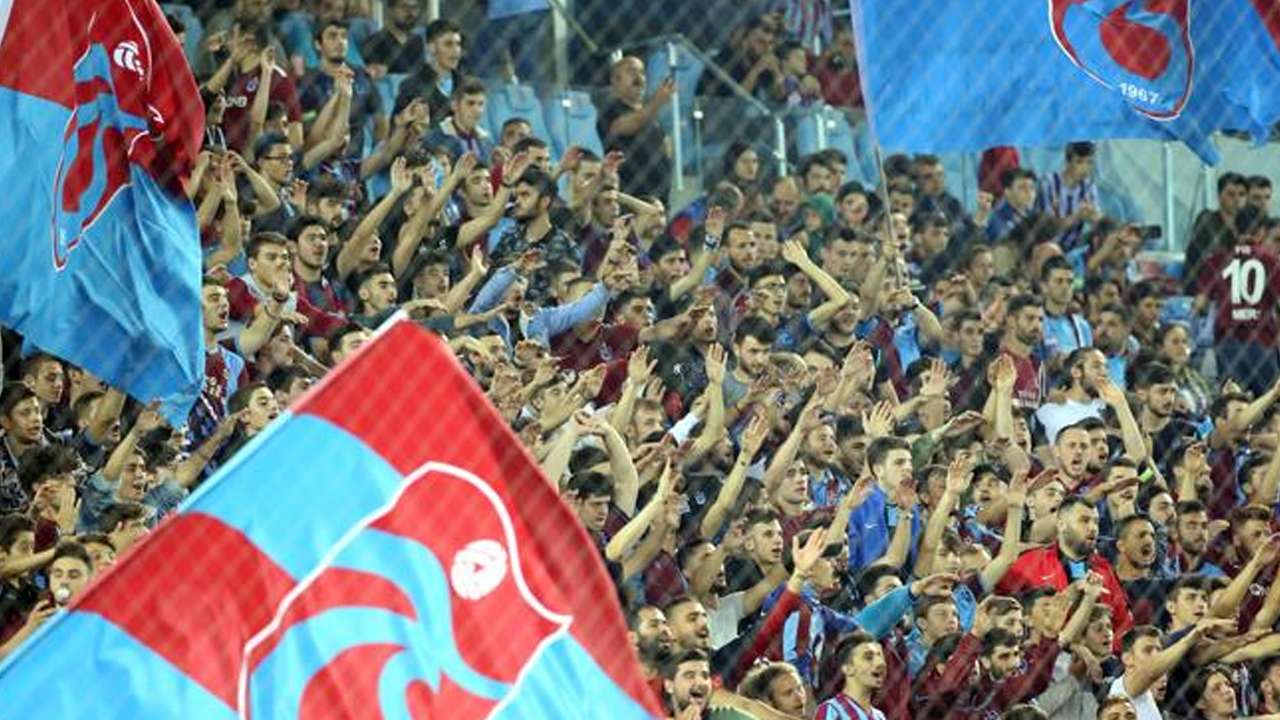Papara Park Bordo-Maviye büründü: Trabzonspor’dan 40 bin bayrak