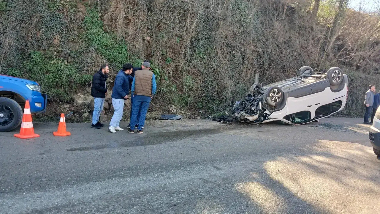 Akçaabat'ta otomobil takla attı: Biri çocuk üç yaralı