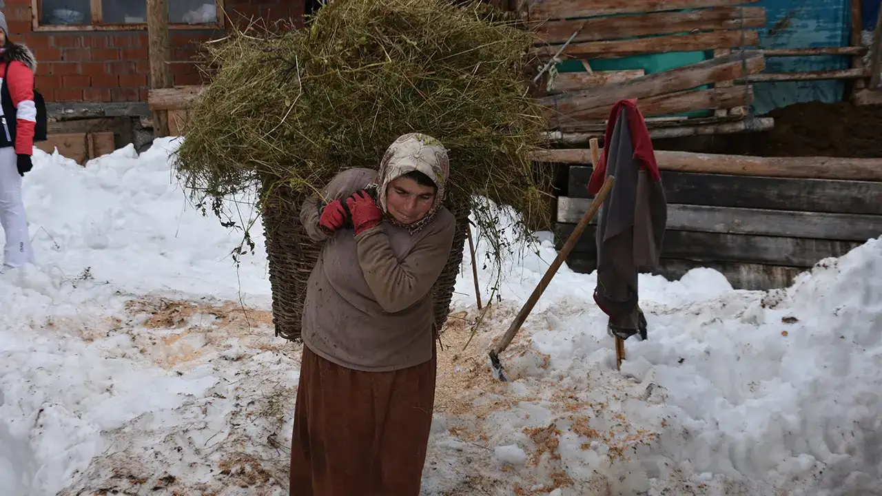Artvin'de kar altındaki Maden köyü fotoğraf tutkunlarını ağırladı