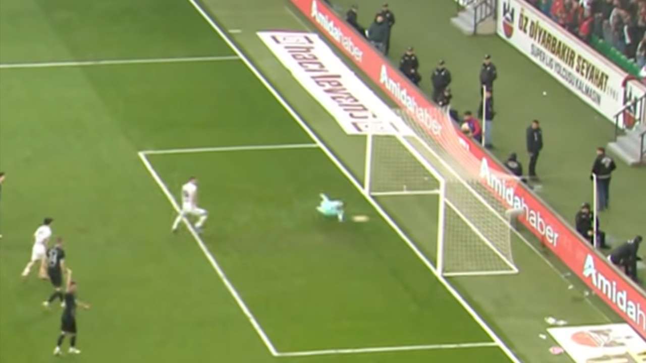 Trabzonspor’un kiralık golcüsü affetmedi: Poyraz Efe Amed’i yıktı