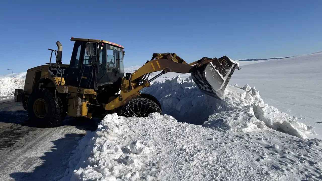 Ardahan–Şavşat yolunda karla mücadele: 2 bin 470 rakımda yoğun çalışma