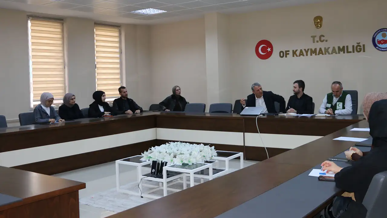 Of’ta akran nezaketi ve bağımlılıkla mücadele toplantısı