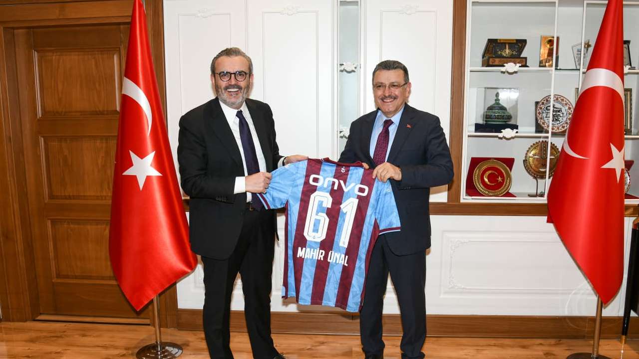 AK Partili Mahir Ünal’dan Trabzon çıkarması: Yoğun ziyaret trafiği