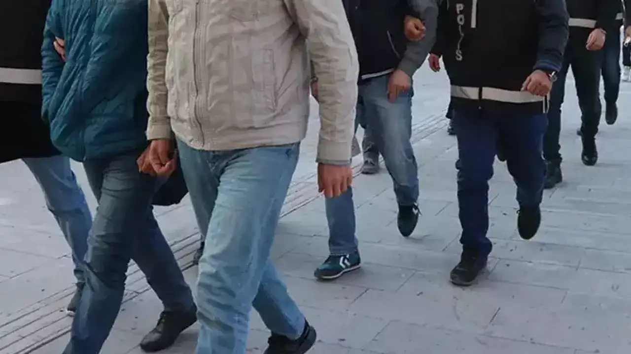 8 ilde FETÖ operasyonu: 18 şüpheli gözaltında