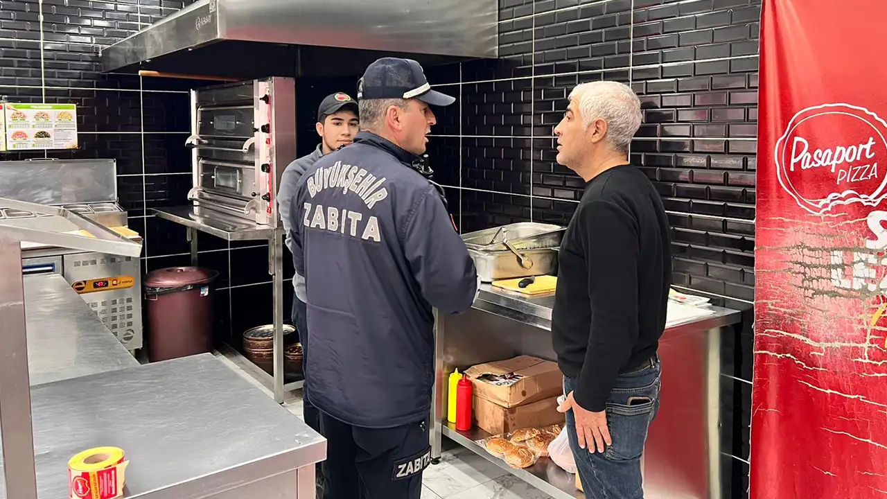 Trabzon Büyükşehir'den Ramazan öncesi denetim: Etiketi farklı, kasa fiyatı farklı olan yandı