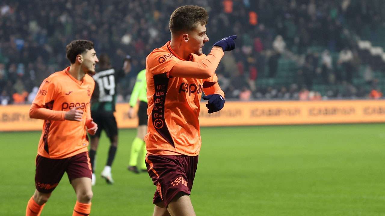 Ernest Muçi'den kariyer rekoru! Bakasetas'ı yakaladı