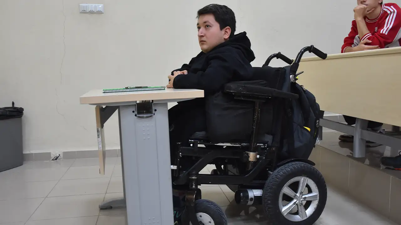 Gümüşhane Üniversitesi’nde ilham veren bir başarı öyküsü: SMA’ya rağmen vazgeçmedi