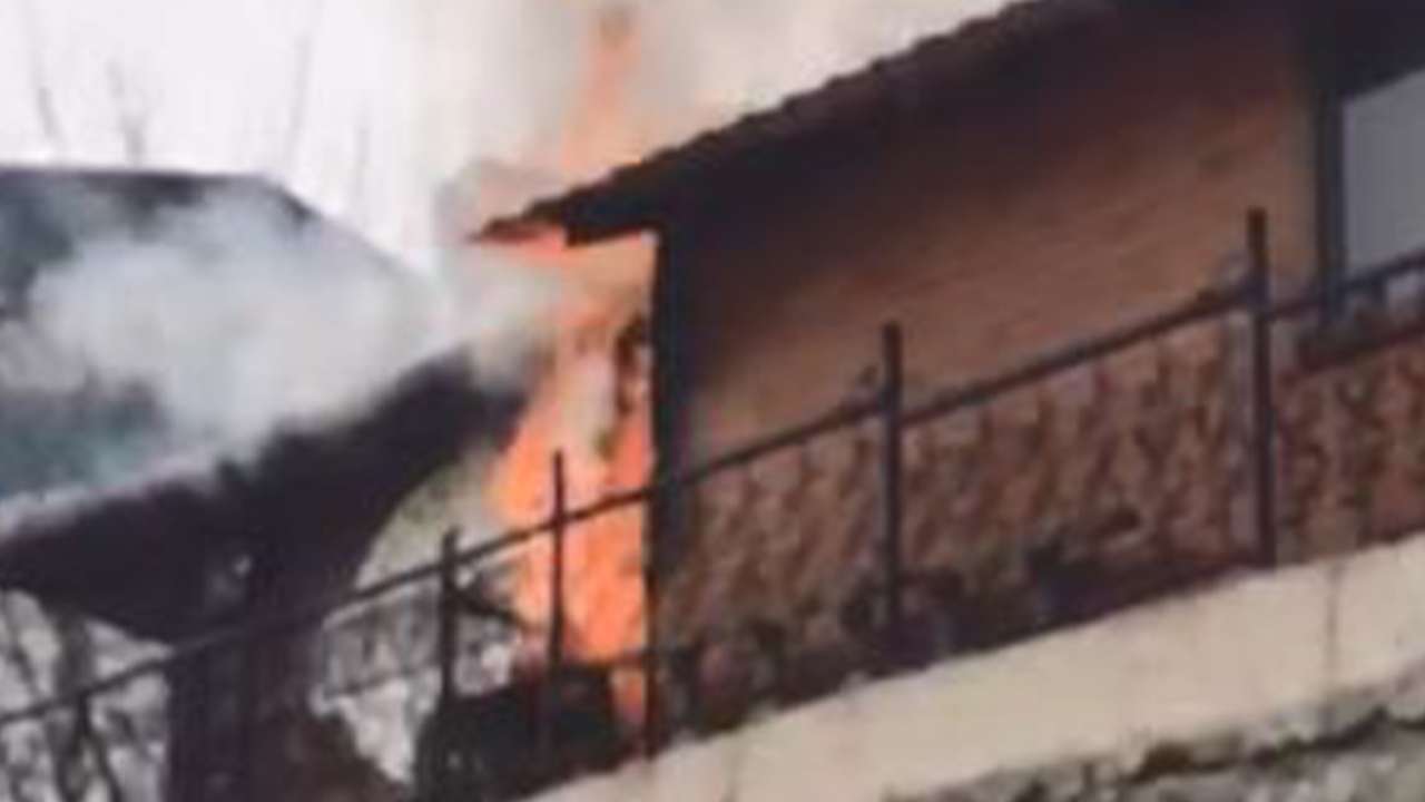 Artvin’de taksi durağında yangın paniği