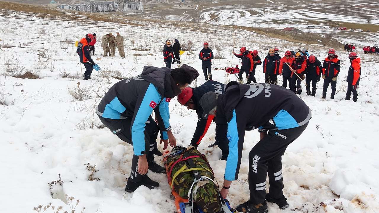 Bayburt’ta çığ tatbikatı: 3 kişi kurtarıldı