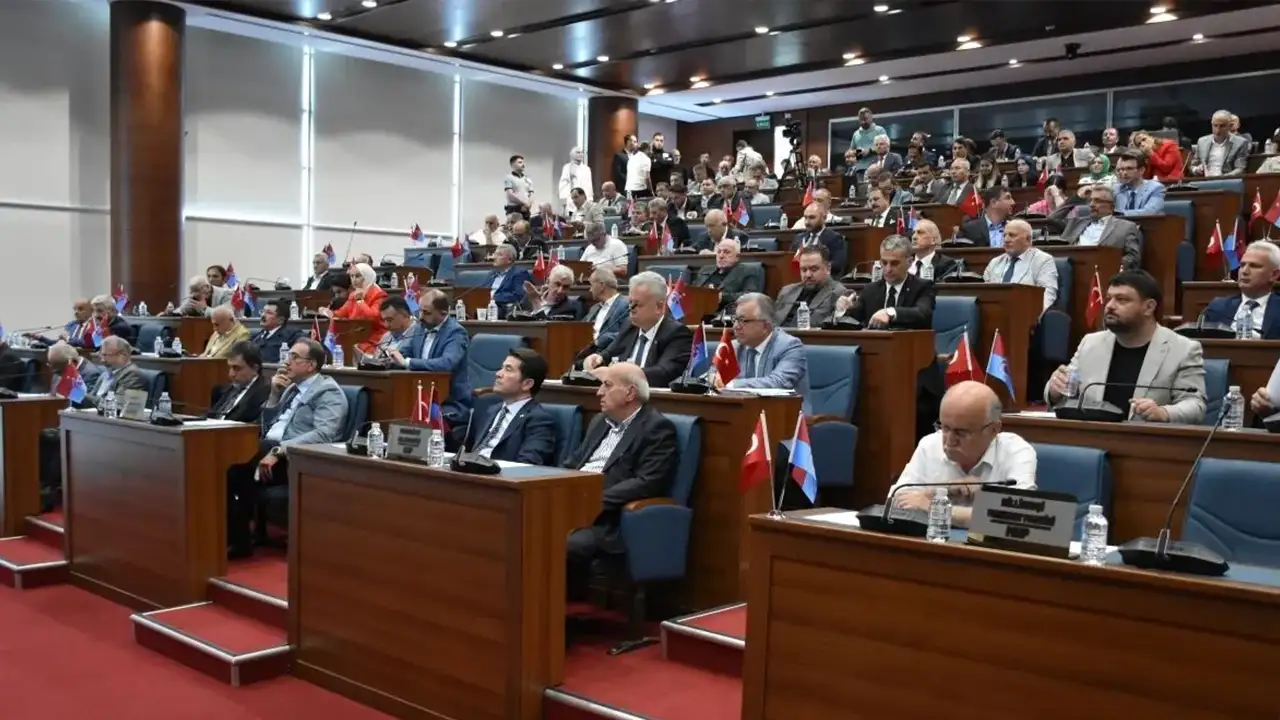Trabzon meclisindeki gerilime Başkan Genç’ten yanıt: “Orası kahvehane değil”