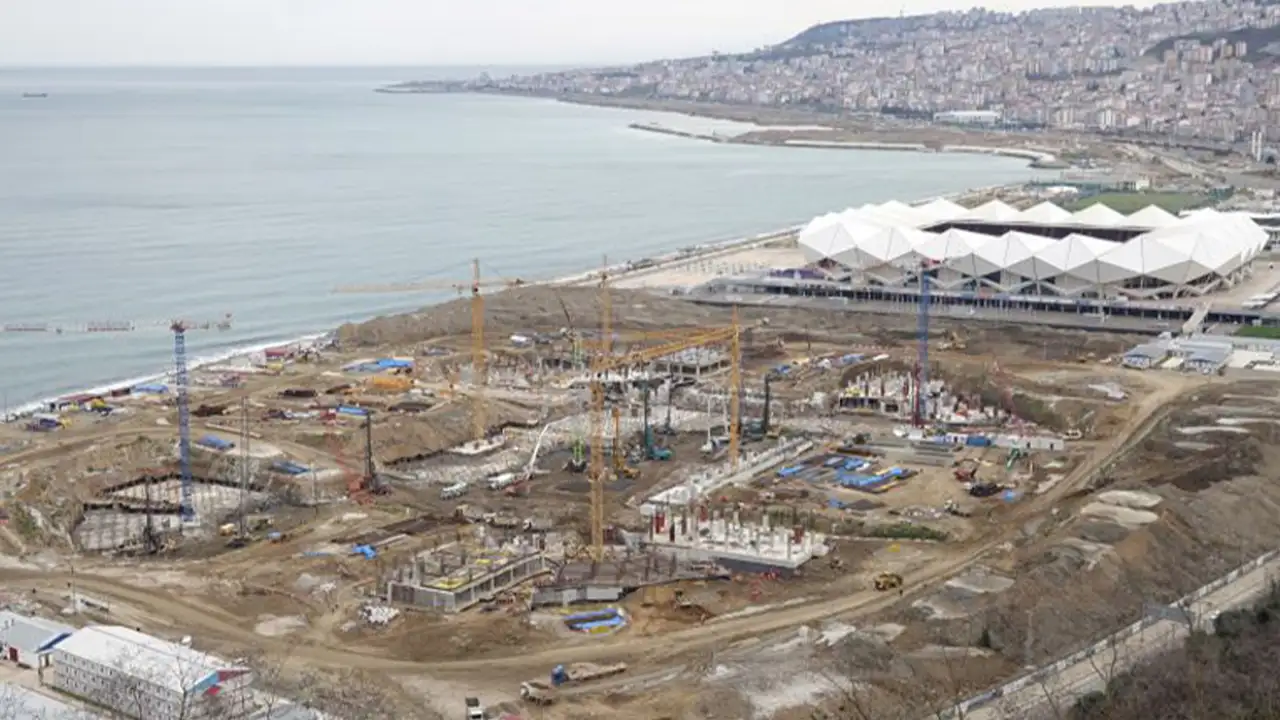 Canlı yayında Trabzonspor Stadı için deprem açıklaması: “Akyazı’da 6 bin 500 fore kazık var, sorun yok“