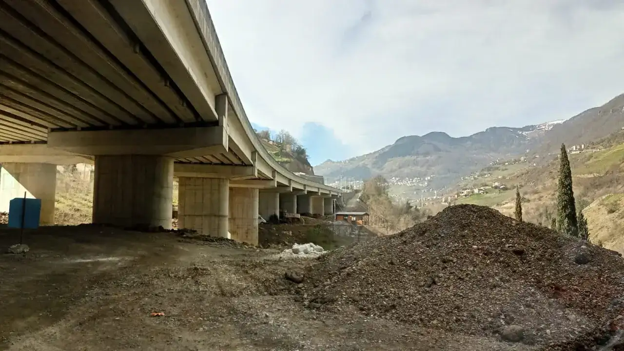 Kısa yol ölüm getirdi: Akçaabat’ta viyadükten düşen vatandaş hayatını kaybetti