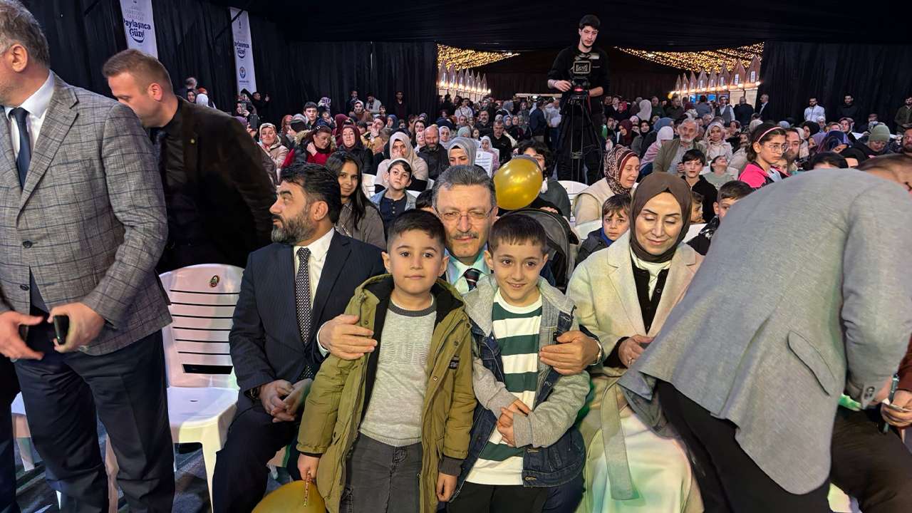 Ahmet Metin Genç'den Ramazan coşkusu: Kortej yürüyüşünde vatandaşlarla bir araya geldi