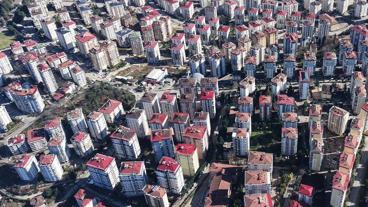 Karadeniz’in en kalabalık mahallesi Çukurçayır’da eksiklikler göze batıyor