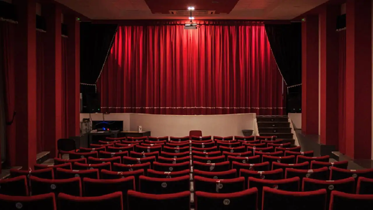 Trabzon’da “Sessizlik! Kayıttayız” sahnede, “Smith & Wesson” prömiyer yapıyor