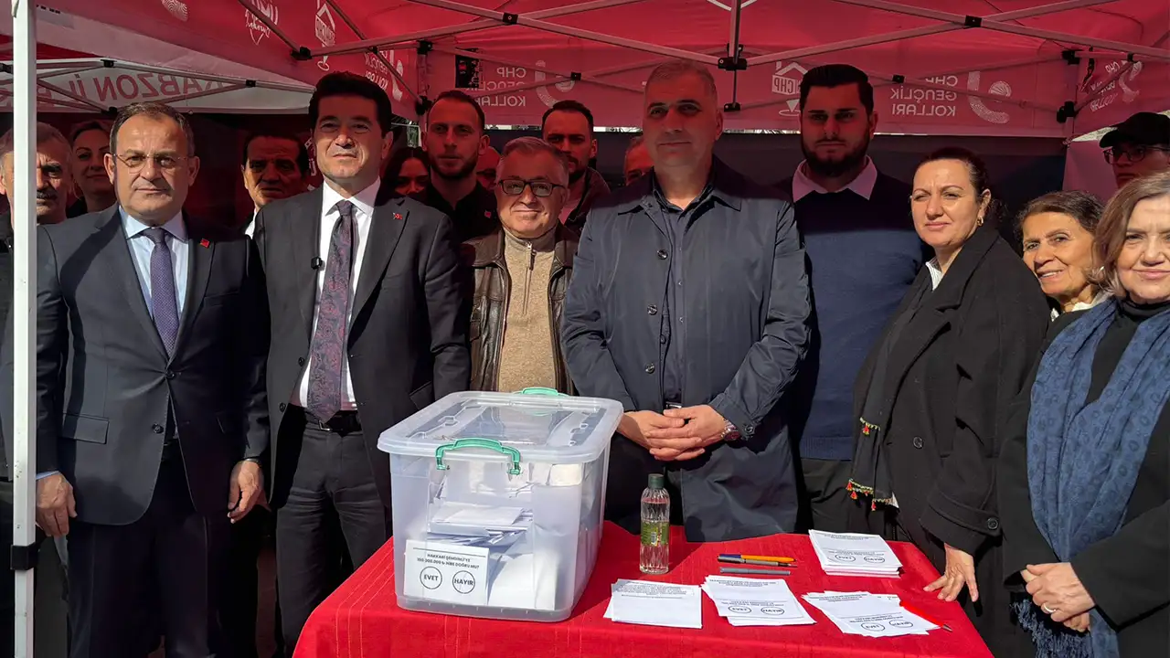 Trabzon'da Şemdinli tartışmaları sürüyor: CHP'den “100 milyon TL’lik hibeye onay veriyor musunuz?” standı