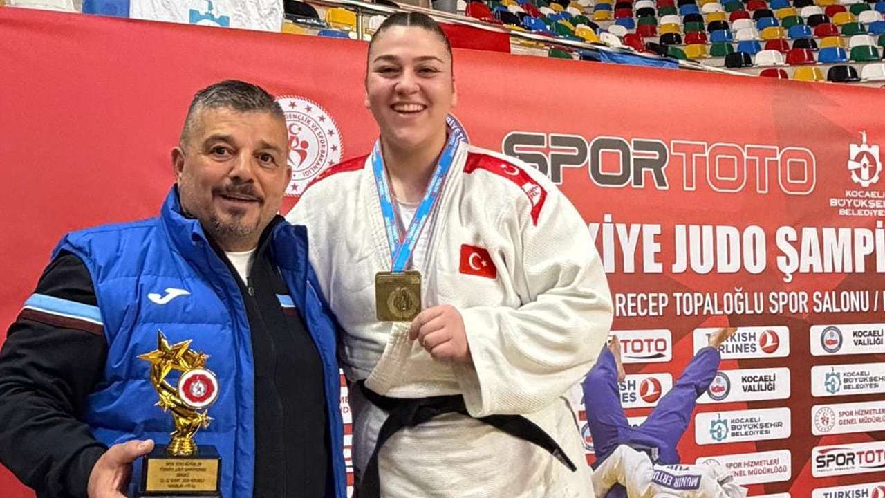 Trabzonsporlu Yağmur Yılmaz'dan altın madalya