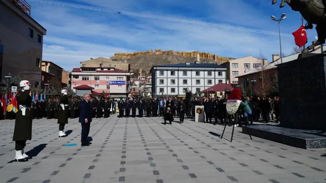 Bakan Güler Bayburt’un kurtuluş törenlerine katıldı