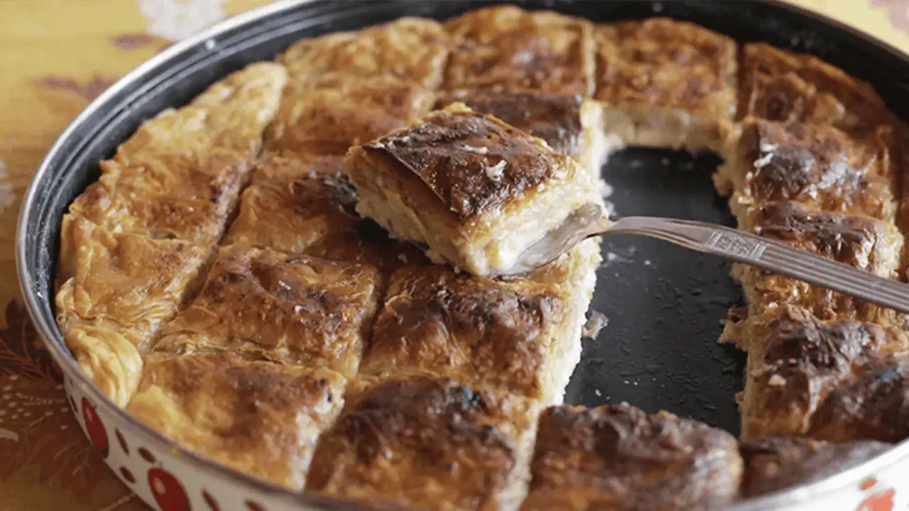 Ramazan sofralarının yıldızı: Karadeniz’in meşhur tatlısı Laz Böreği nasıl yapılır?