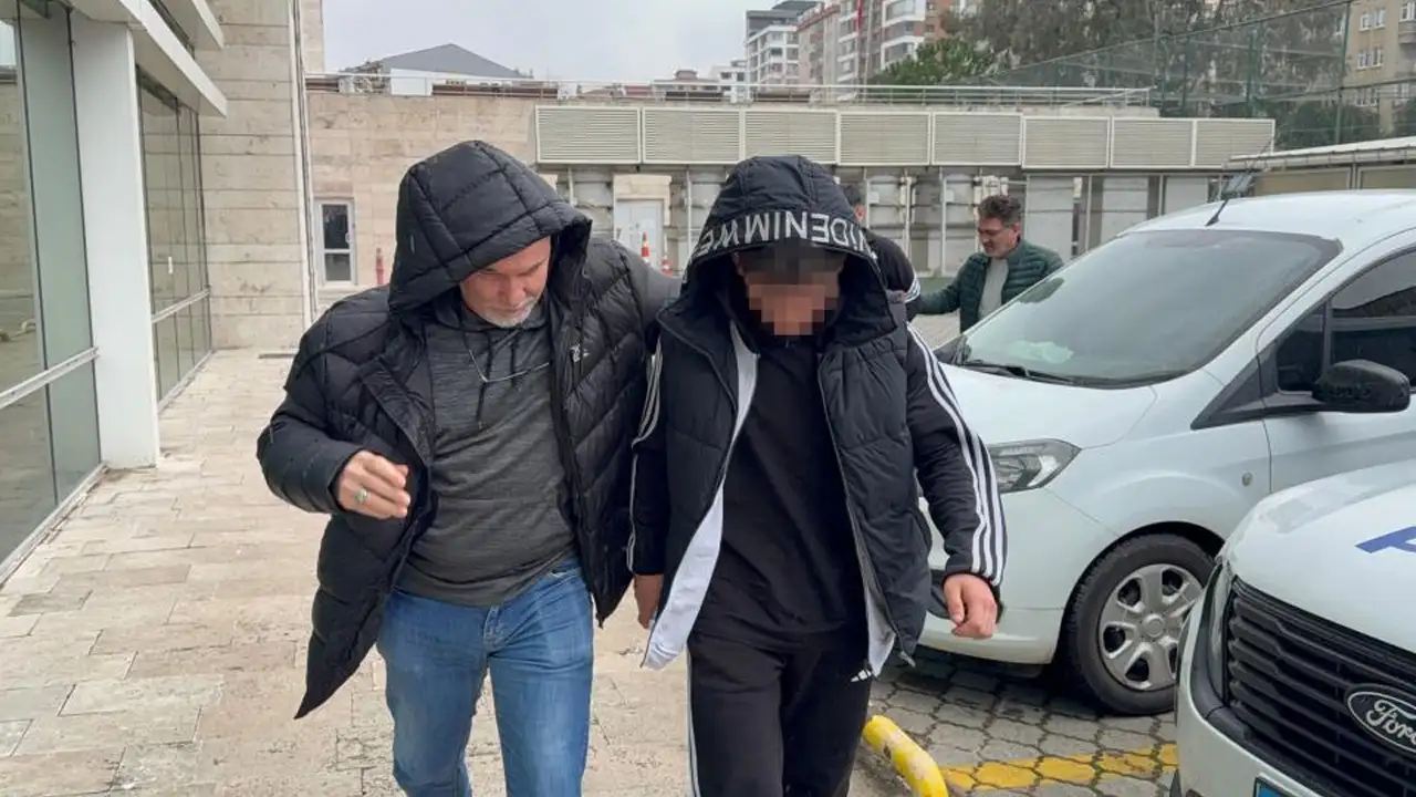 Samsun’da küfürleşme kanlı bitti: 3 genç hastanelik oldu