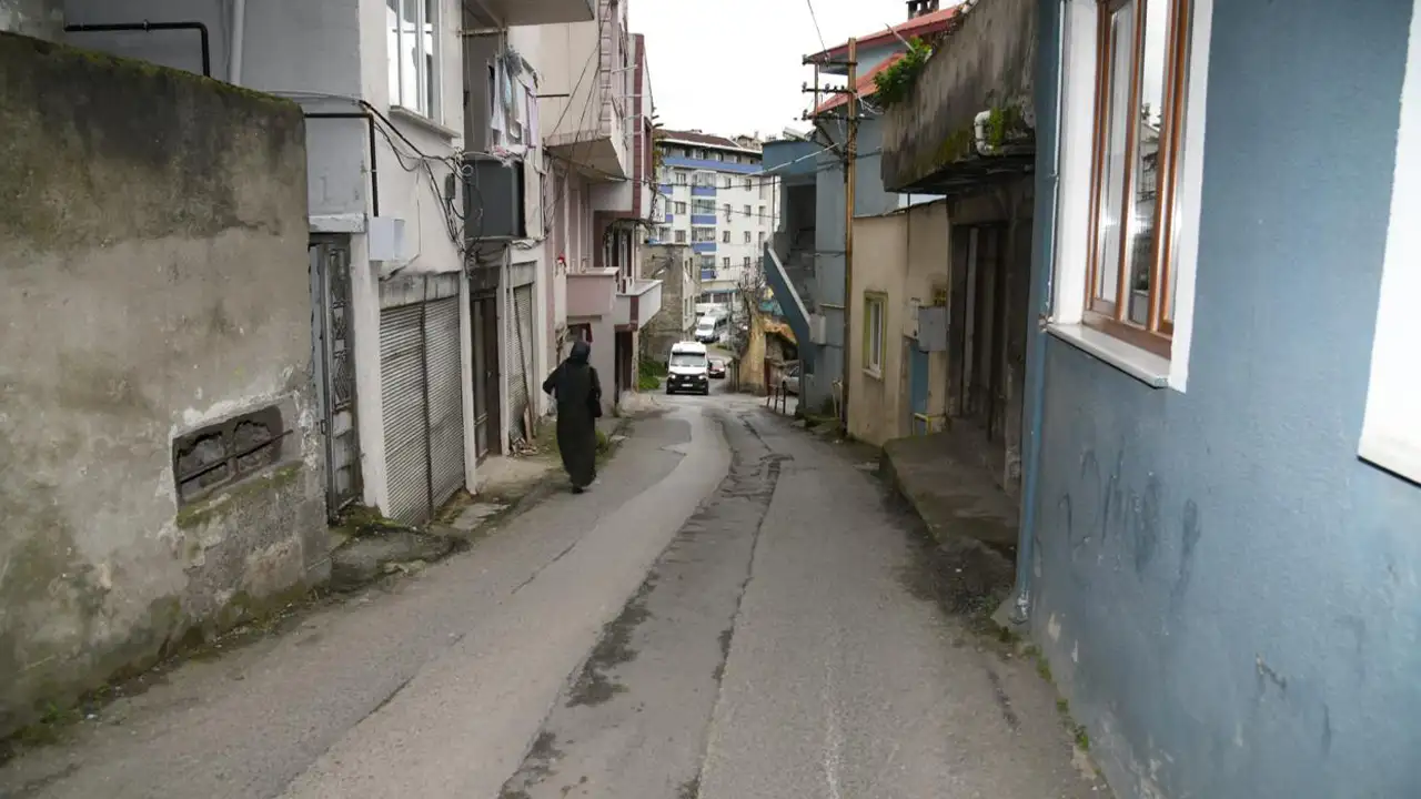 Trabzon'da o mahallede yılların yol sorunu çözülüyor: Genişletme başlıyor