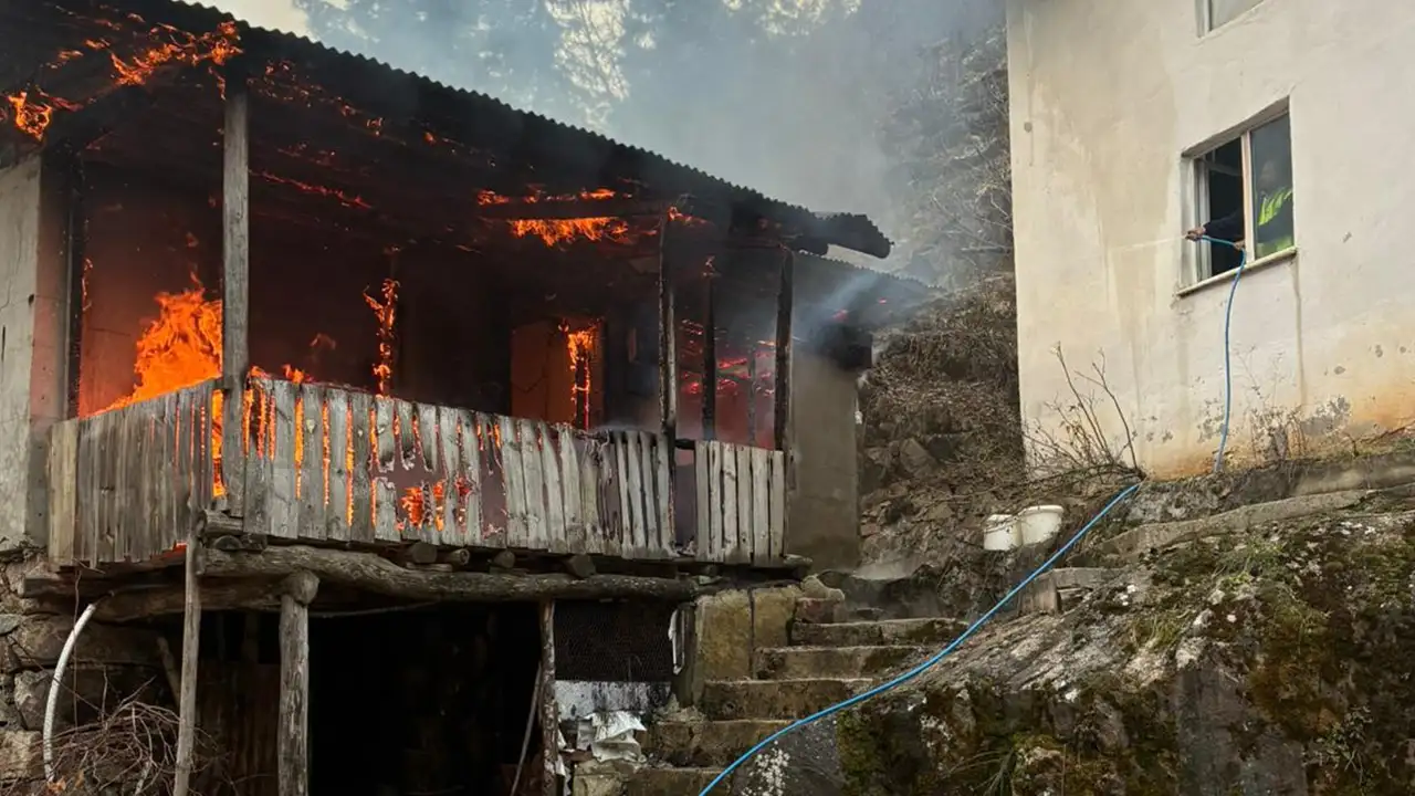 Artvin’de cami lojmanında yangın! Aynı yerde ikinci kez…