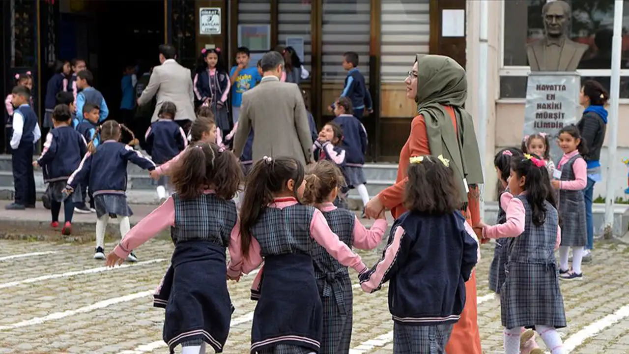 Eğitimde ara tatil kaldırılacak mı? Bakan Tekin'den açıklama