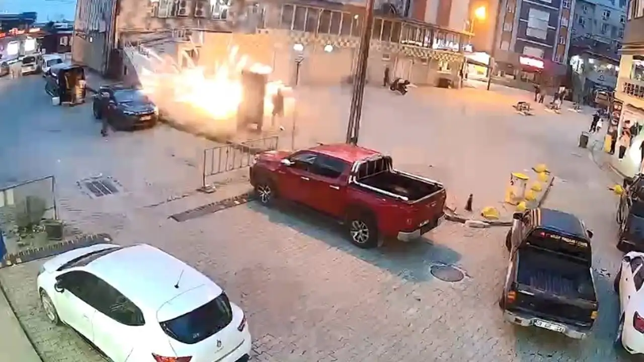 Artvin Hopa’da cami önünde havai fişek paniği: Ramazan kutlaması korkuttu