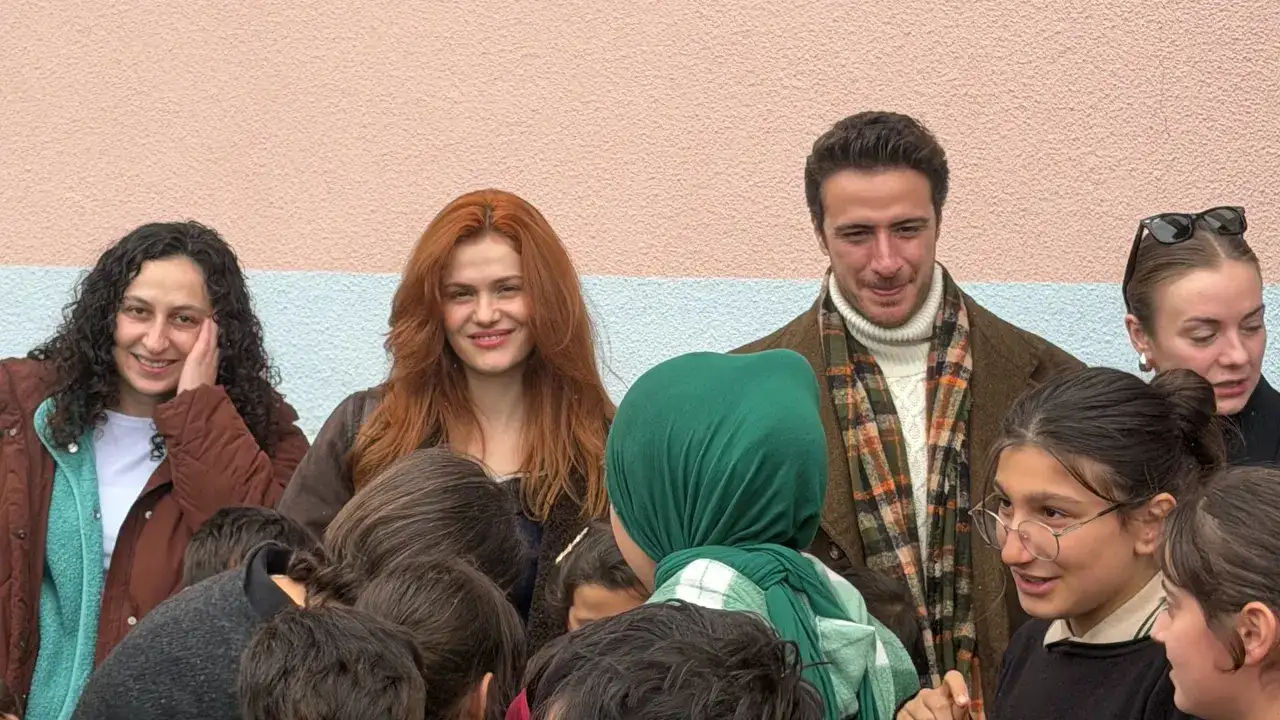 Taşacak Bu Deniz oyuncularından okulda unutulmaz ziyaret