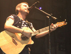 Kenan Doğulu Trabzon'dan geçti