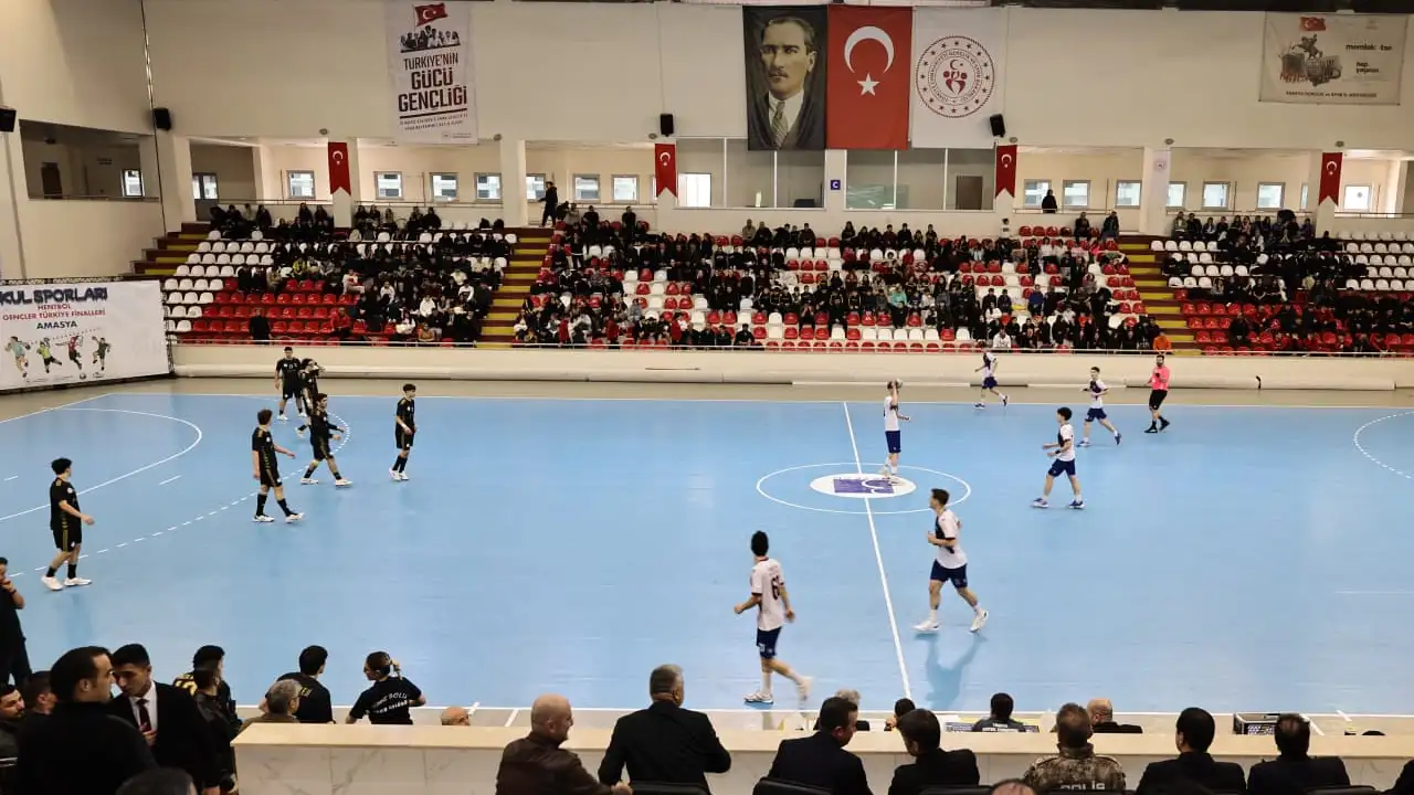 Gençler Hentbol Türkiye Şampiyonası’nda şampiyonlar belli oldu: Trabzon Lisesi dereceye girdi