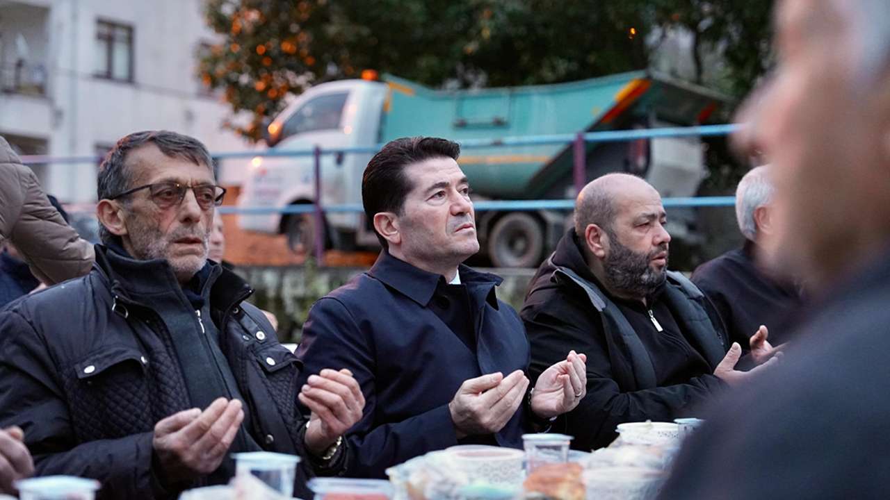 Başkan Kaya, mahalle sakinleriyle birlikte iftar yaptı