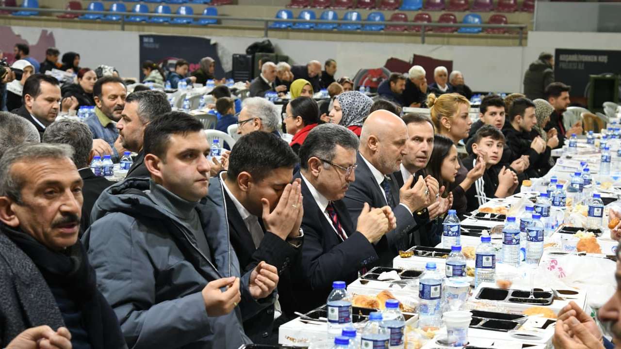 Başkan Genç’ten Çarşıbaşı’nda gönüllere dokunan buluşma